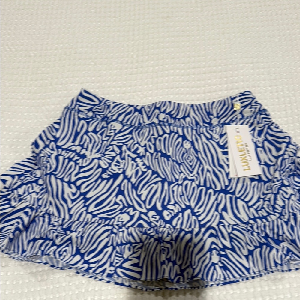 Lilly Pulitzer Blue and White Skorts with Dynamic Stripe Design
